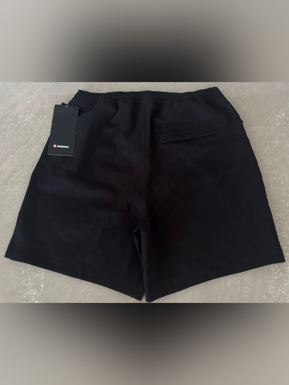 Lululemon Men's Relaxed- Fit Pull-on Short  *Light Woven - Picture 5 of 6